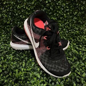 Nike Womens Flex Fury 705299-001 Black Coral Running Shoes Sneakers Size 5.5